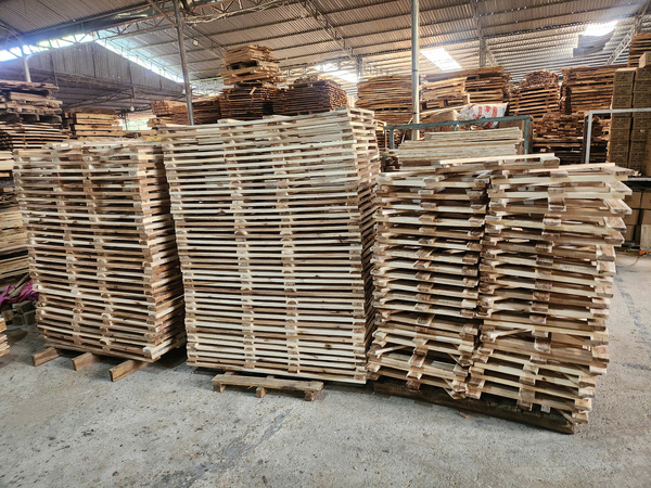 Pallet gỗ - Pallet Gỗ Minh Công - Công Ty TNHH Sản Xuất Và Kinh Doanh Thương Mại Minh Công