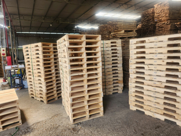 Pallet gỗ - Pallet Gỗ Minh Công - Công Ty TNHH Sản Xuất Và Kinh Doanh Thương Mại Minh Công