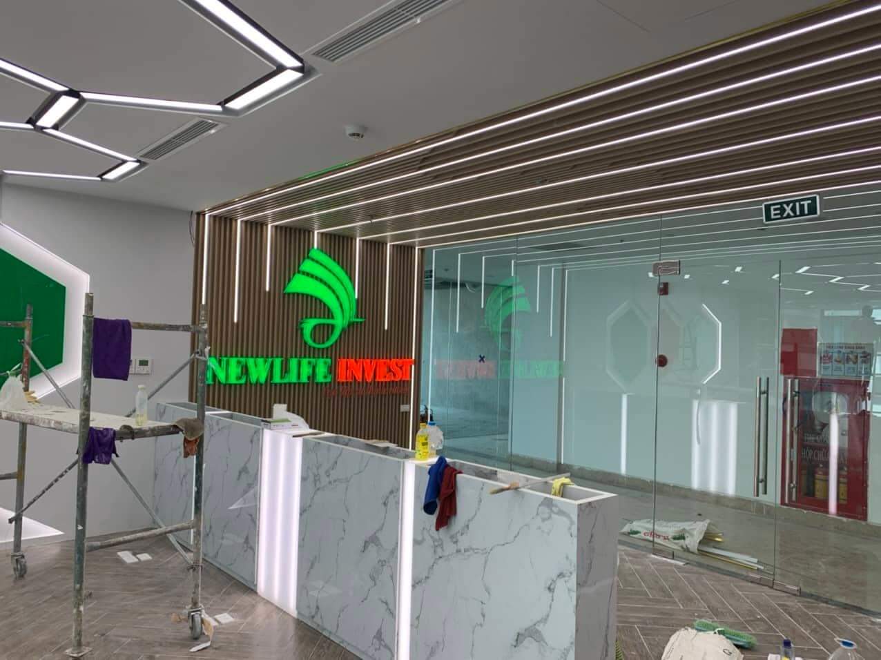 Thi công trần, tường, sàn nhựa - Xây Dựng Anh Đức - Công Ty TNHH Xuất Nhập Khẩu Và Thương Mại Anh Đức