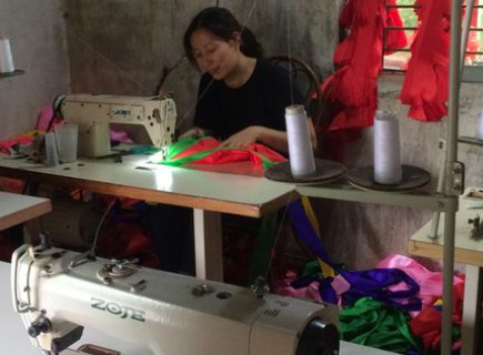 Hình ảnh nhà xưởng may cờ Trung Anh