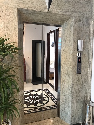 Cửa tầng bao che bản hẹp gương inox - Thang Máy Hưng Thịnh - Công Ty Cổ Phần Thang Máy Hưng Thịnh