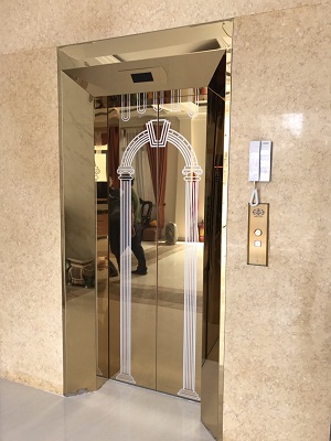 Cửa tầng inox gương vàng ăn mòn hoa văn - Thang Máy Hưng Thịnh - Công Ty Cổ Phần Thang Máy Hưng Thịnh