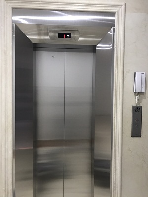 Cửa tầng inox sọc nhuyễn - Thang Máy Hưng Thịnh - Công Ty Cổ Phần Thang Máy Hưng Thịnh