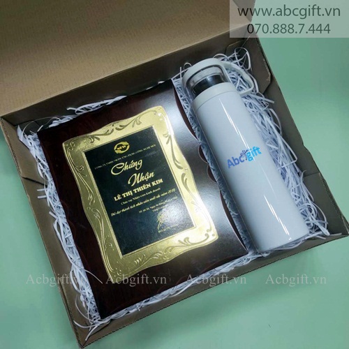 Bộ quà tặng – Giftset 2 món: Kỷ niệm chương và Bình giữ nhiệt - Quà Tặng Doanh Nghiệp InLogo - Công Ty TNHH In Logo