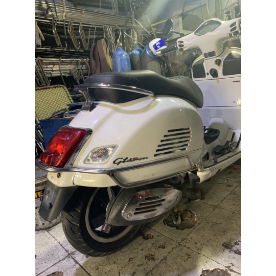 Khung viền đuôi & mỏ Vespa GTS - Phụ Tùng Xe Máy Kim Thành - Cơ Sở Baga Kim Thành