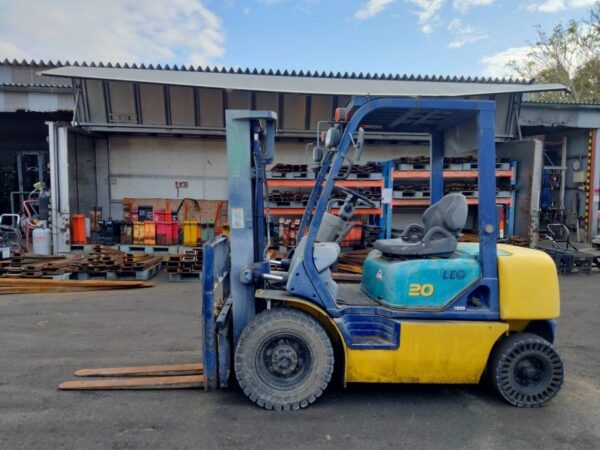 Xe nâng dầu Komatsu 2 tấn FD20T-12 - Xe Nâng Vlift Việt Nam - Công Ty TNHH Xe Nâng Vlift Việt Nam