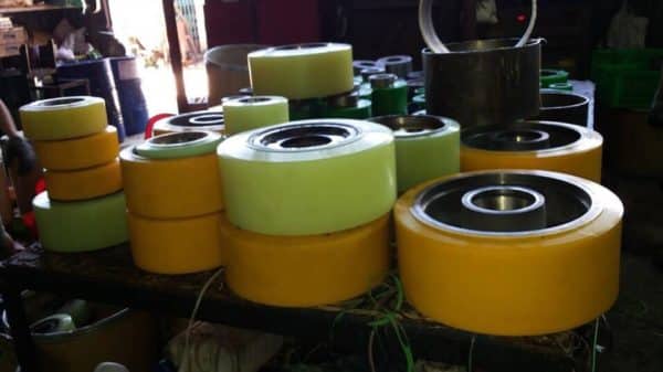 Bọc bánh xe nâng điện - Xe Nâng Hàng ANP - Công Ty TNHH Thương Mại Và Dịch Vụ ANP Việt Nam