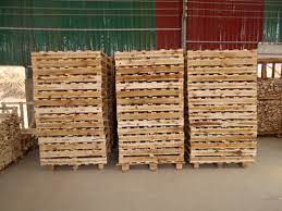 Pallet gỗ  keo 2 hướng nâng