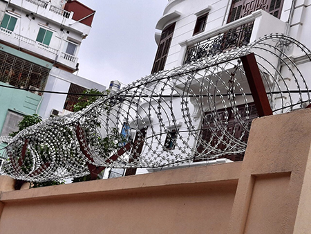 Dây thép gai làm hàng rào bảo vệ - Lưới Thép Trần Vũ Nguyên - Công Ty TNHH Sản Xuất Và Kinh Doanh Trần Vũ Nguyên