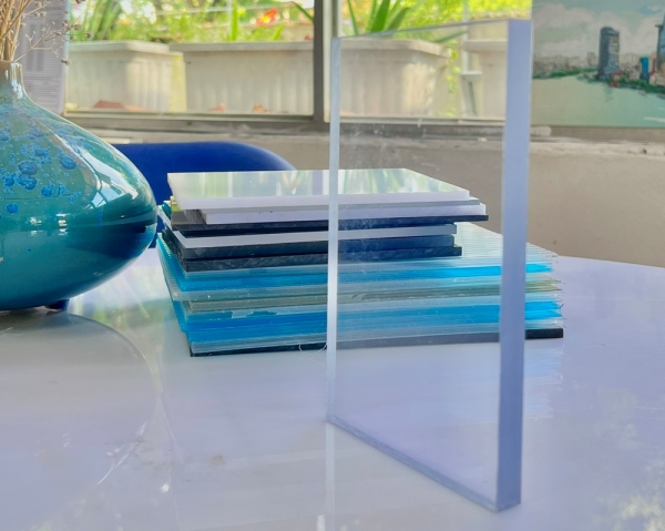 Tấm poly lấy sáng - Công Ty TNHH Xây Dựng Và Quảng Cáo Đại Nghĩa