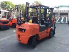 Xe nâng xăng gas Safer 3 tấn