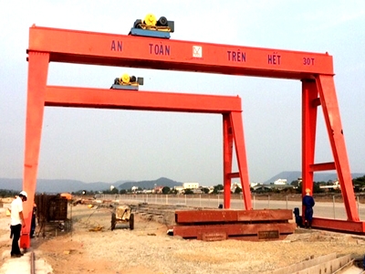 Cổng trục - Công Ty TNHH SX Cầu Trục Thang Máy Long Vũ