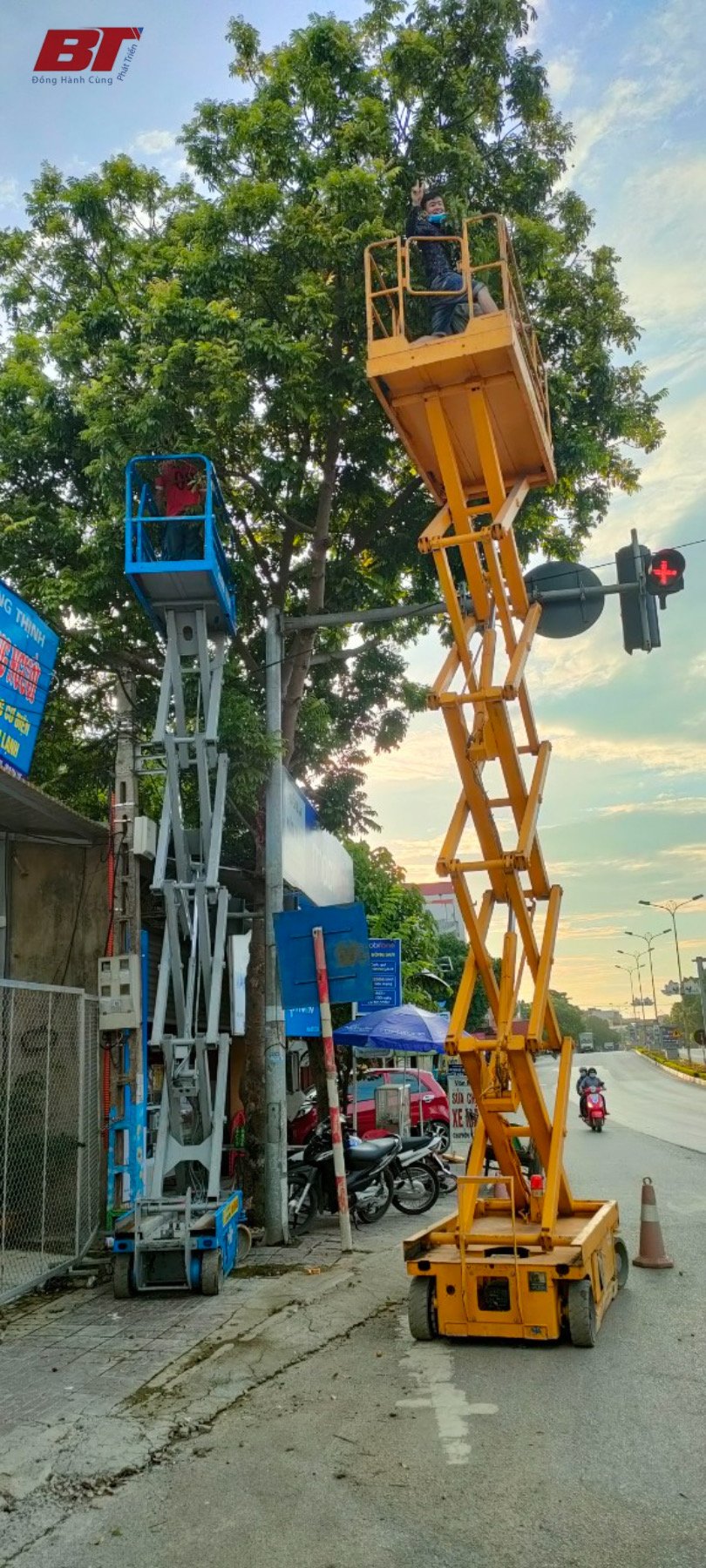 Xe nâng người cắt kéo - Xe Nâng Người Bằng Thịnh - Công Ty TNHH Bằng Thịnh