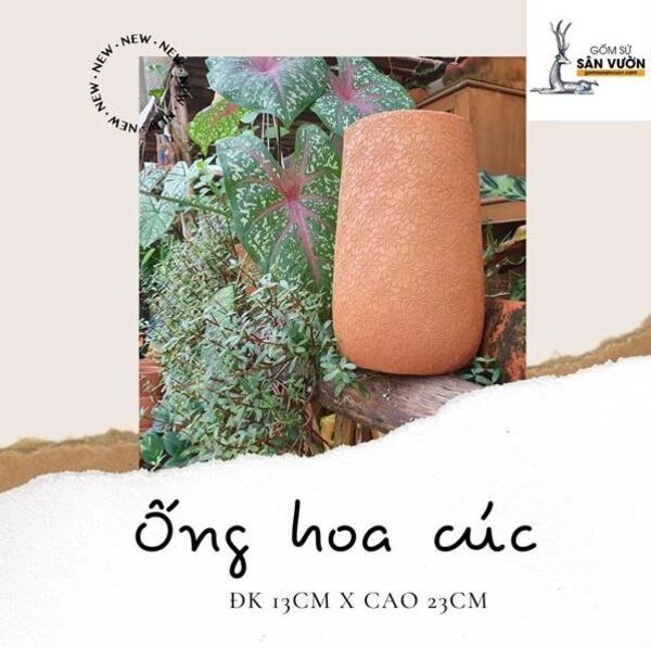 Bình ống vân hoa cúc D13xH23cm - Đồ Gốm Sứ Sân Vườn Việt Nam - Công Ty TNHH Gốm Sứ Sân Vườn Việt Nam