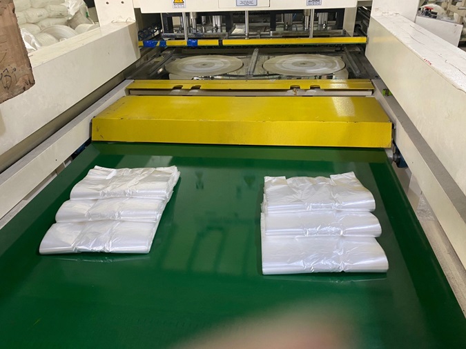 Máy sản xuất túi nilon