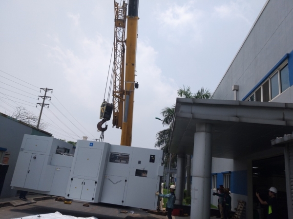 Cho thuê xe cẩu - Cho Thuê Xe Nâng Đông Dương - Công Ty TNHH Thương Mại Và Dịch Vụ Vận Tải Đông Dương