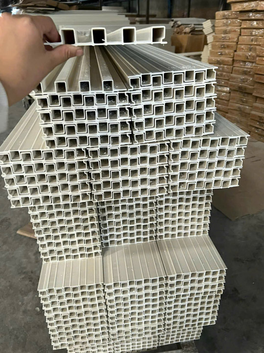 Thanh lam gỗ nhựa rỗng ruột - Sàn Gỗ Công Nghiệp, Sàn Nhựa Giả Gỗ Hoàng An - Công Ty TNHH TM DV XD Hoàng An