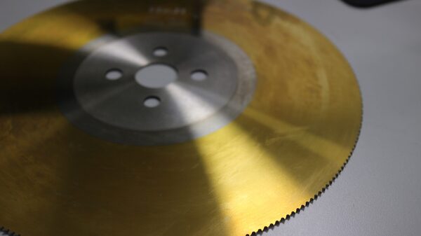 Lưỡi cưa cắt kim loại vàng - Công Ty TNHH Ngũ Kim Chương Hưng Việt Nam