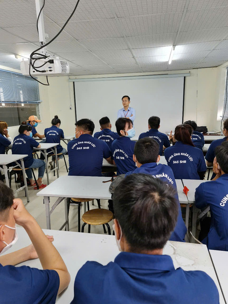 Đào tạo định hướng (an toàn và quy định)