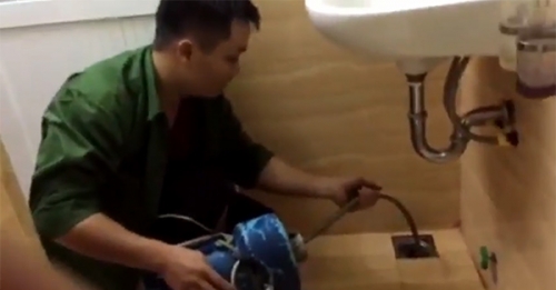 Thông cống nhà vệ sinh