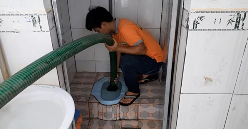 Thông tắc bồn cầu