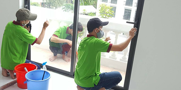 Vệ sinh kính tòa nhà