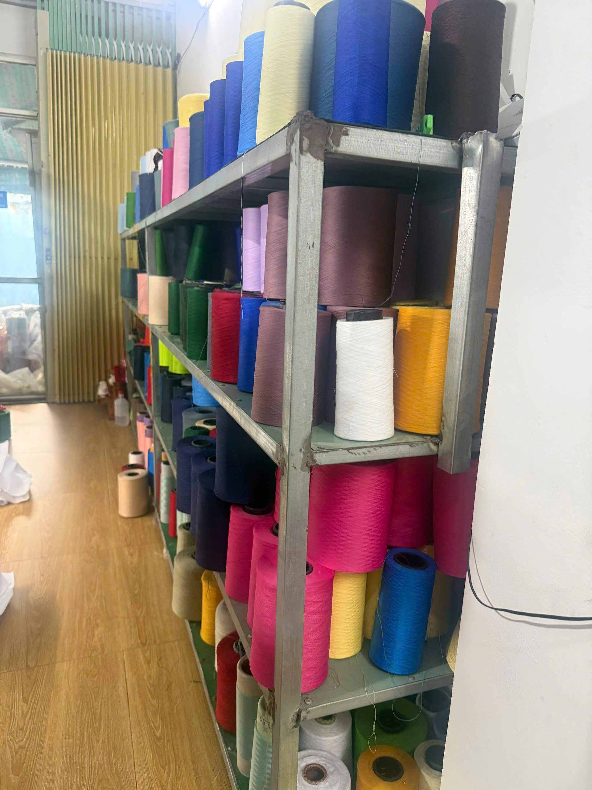 Hình ảnh xưởng sản xuất may mặc Minh Hào