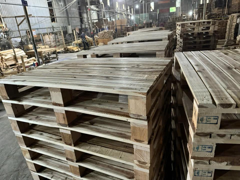 Pallet gỗ