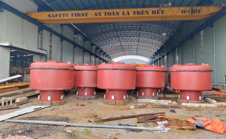 Thi công phao báo hiệu hàng hải