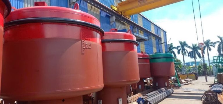Thi công phao báo hiệu hàng hải