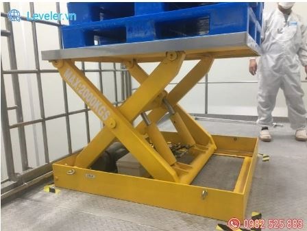 Bàn nâng hạ thủy lực 2000kg