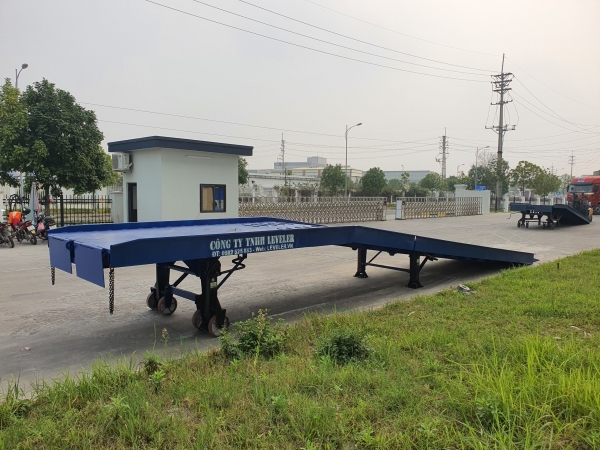 Cầu lên Container