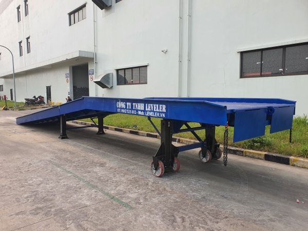 Cầu lên Container