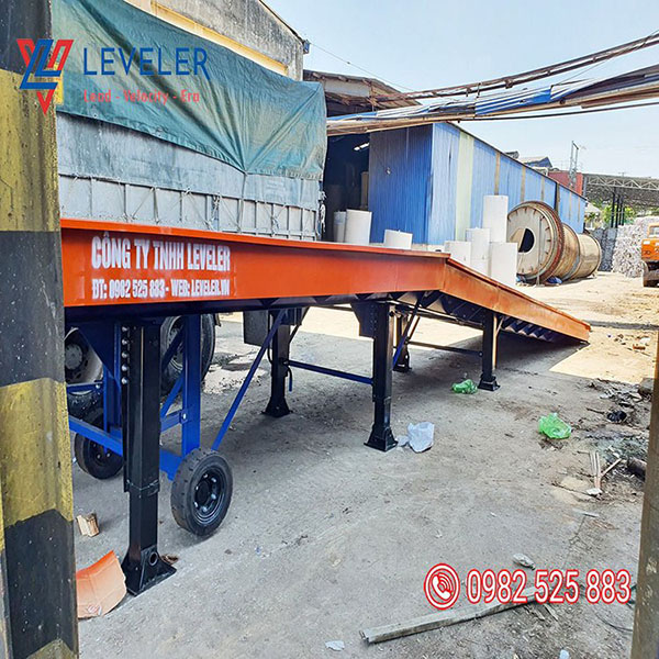Cầu lên Container