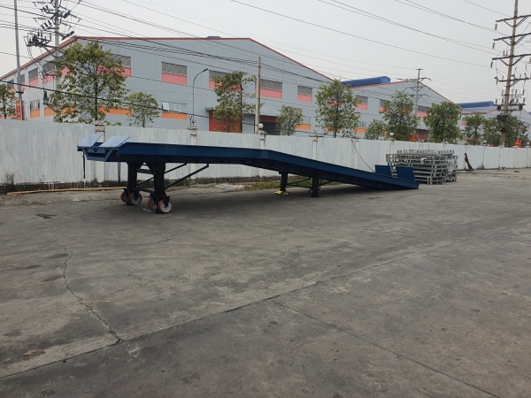 Cầu lên Container