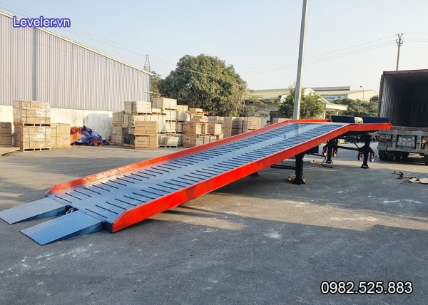 Cầu lên Container
