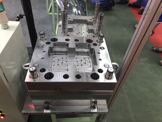 Bộ moldbase khoét hốc