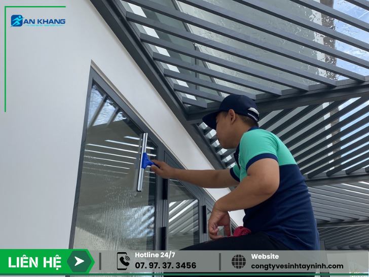 Dịch vụ lau kính tại nhà ở Tây Ninh