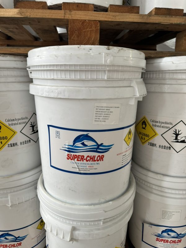 Hóa chất Clorin Trung Quốc - Chlorine cá heo 70% - Hóa Chất An Phú Cường - Công Ty TNHH Hóa Chất Và Môi Trường An Phú Cường