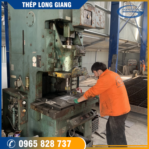 Gia công kim loại theo yêu cầu - Thép Long Giang - Công Ty TNHH Thương Mại Thép Long Giang