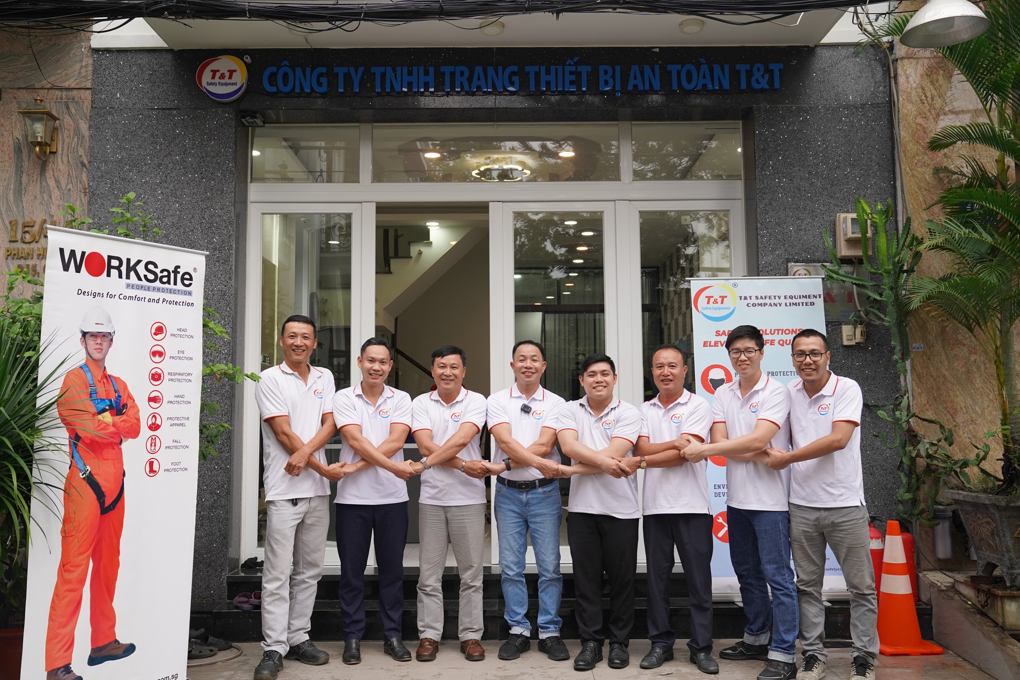 Hình ảnh hoạt động công ty T&T - Trang Thiết Bị An Toàn T&T - Công Ty TNHH Trang Thiết Bị An Toàn T&T