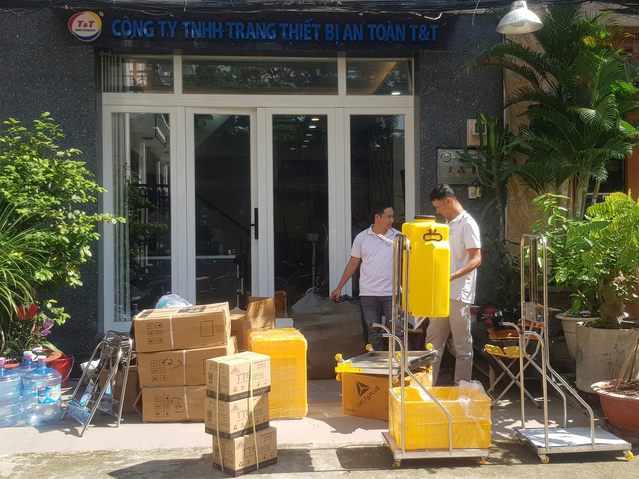 Hình ảnh hoạt động công ty T&T - Trang Thiết Bị An Toàn T&T - Công Ty TNHH Trang Thiết Bị An Toàn T&T