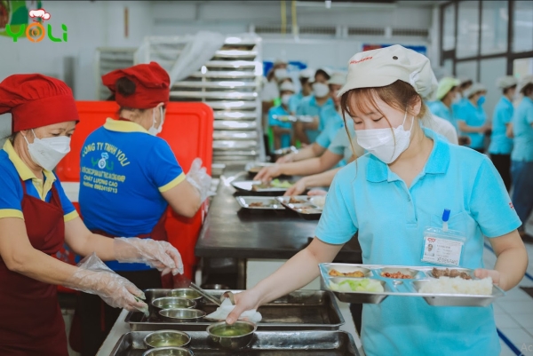 Dịch vụ nấu ăn trực tiếp tại nhà máy