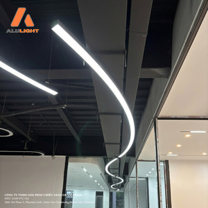 Cận Cảnh Độ Hoàn Thiện Vượt Trội Của Đèn LED Profile Khung Nhôm Thả Treo
