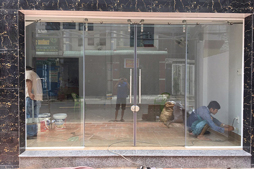 Thi công cửa kính an toàn - Cửa Nhôm Kính Sài Gòn - Công Ty TNHH Quyết Tâm Window