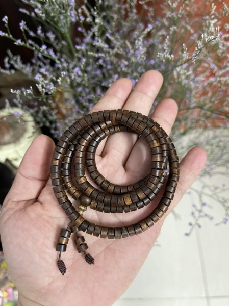 Trầm Indonesia