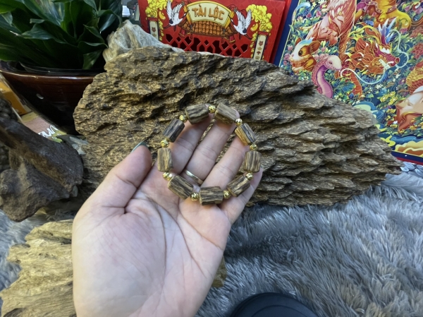 Trầm nổi đeo tay Philipin