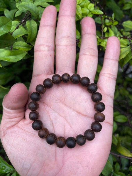 Vòng tay trầm chìm