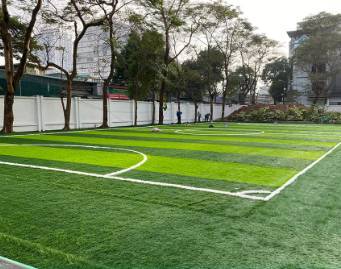 Thi công sân bóng cỏ nhân tạo tạo tại trường tiểu học Phú Đô – Nam Từ Liêm – Hà Nội