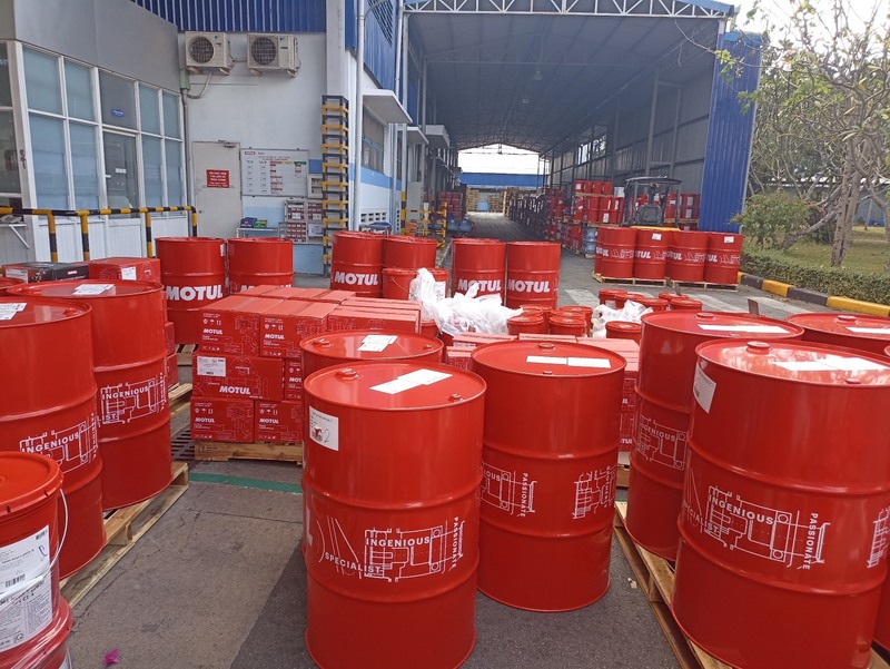 Hình ảnh kho hàng, công ty Az Oil